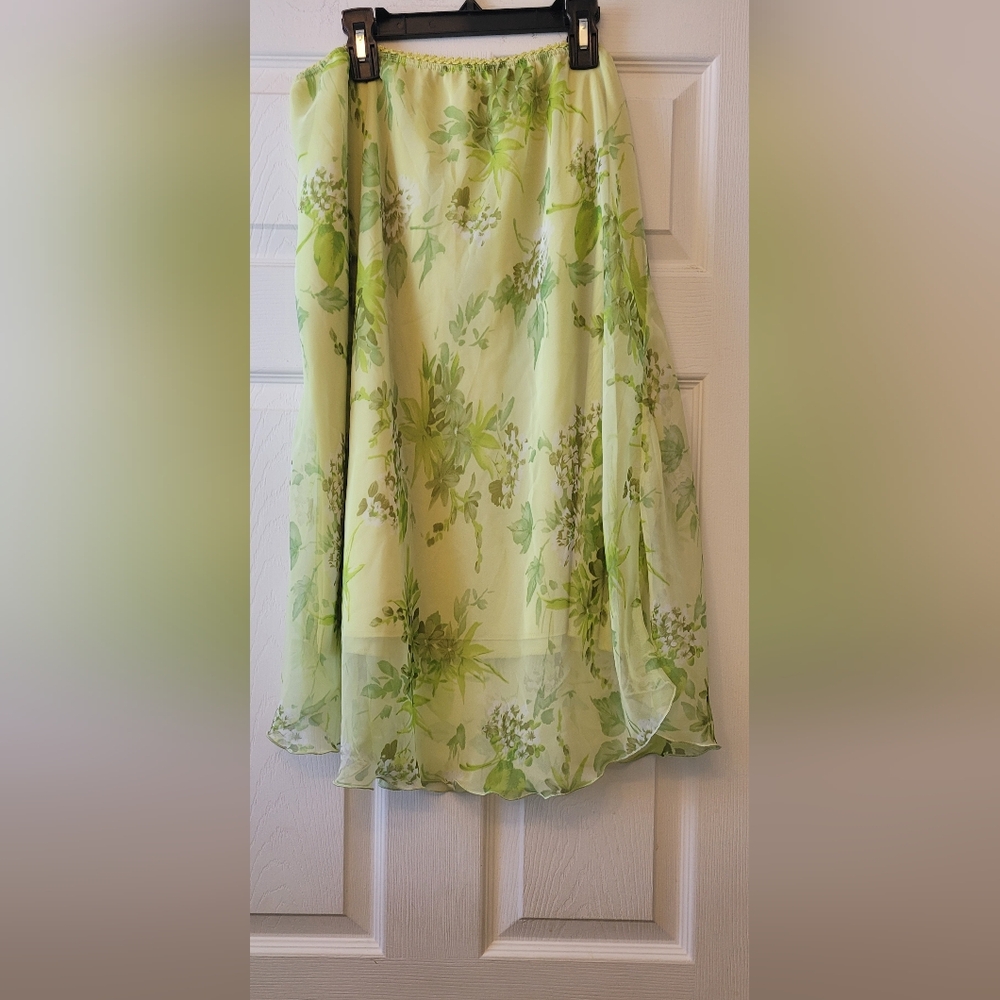Dressbarn Green Top And Skirt - Picture 2 of 14